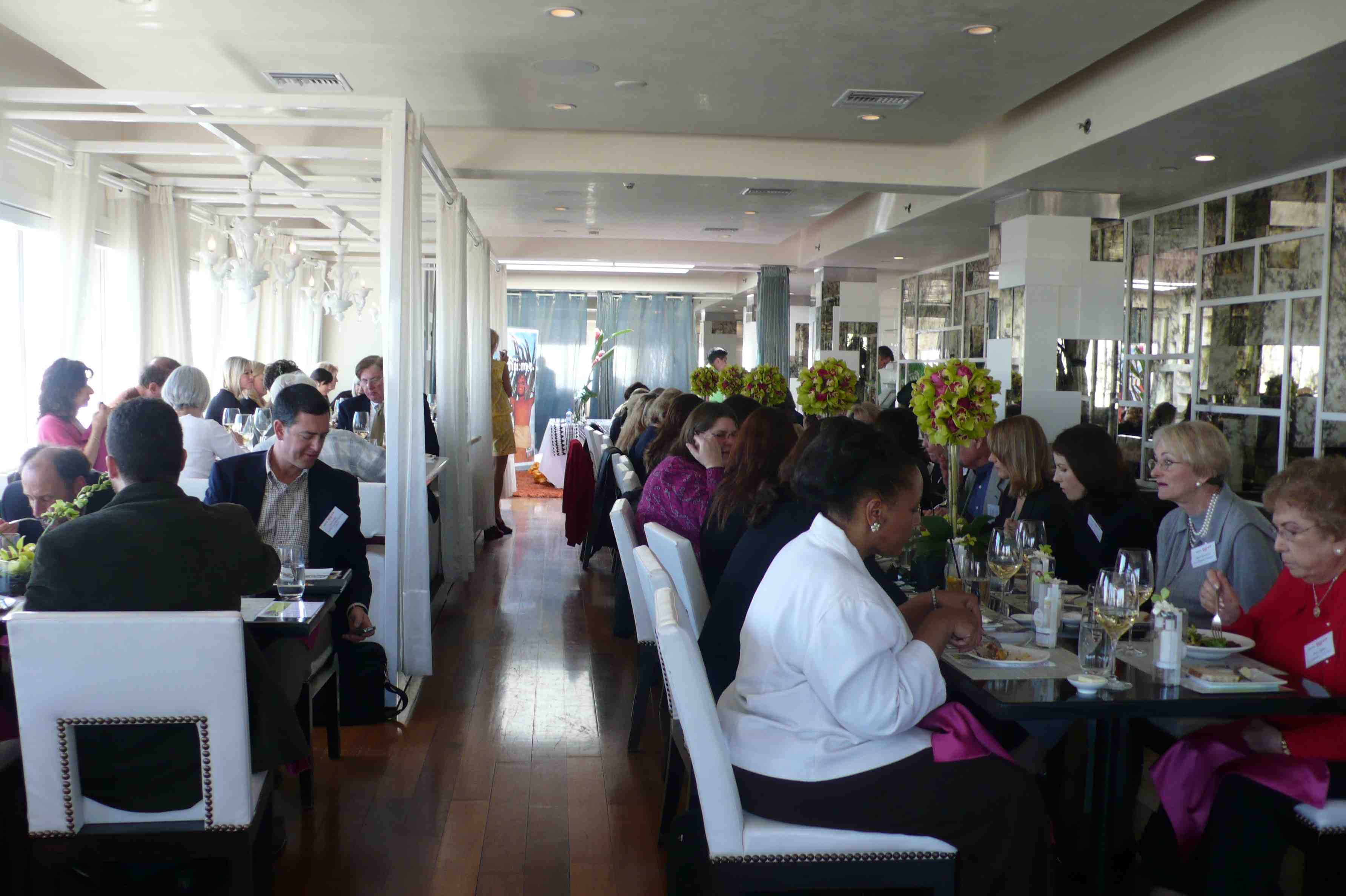 Journalists at luncheon