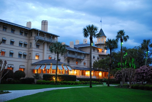 The Divine Dish » Boo! Top 10 Haunted Hotels